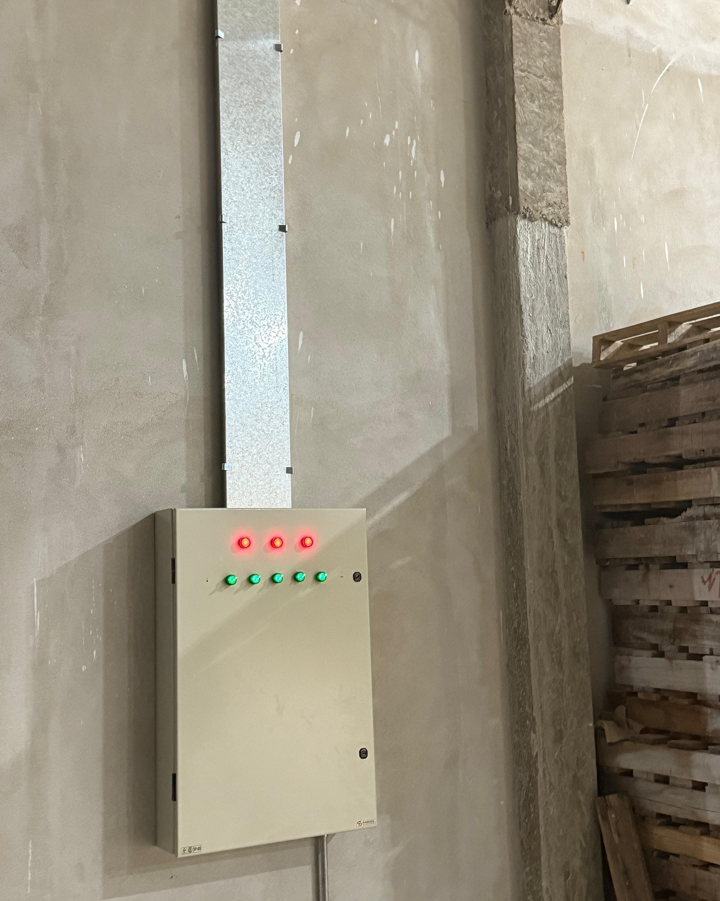 Tablero eléctrico industrial montado por GM